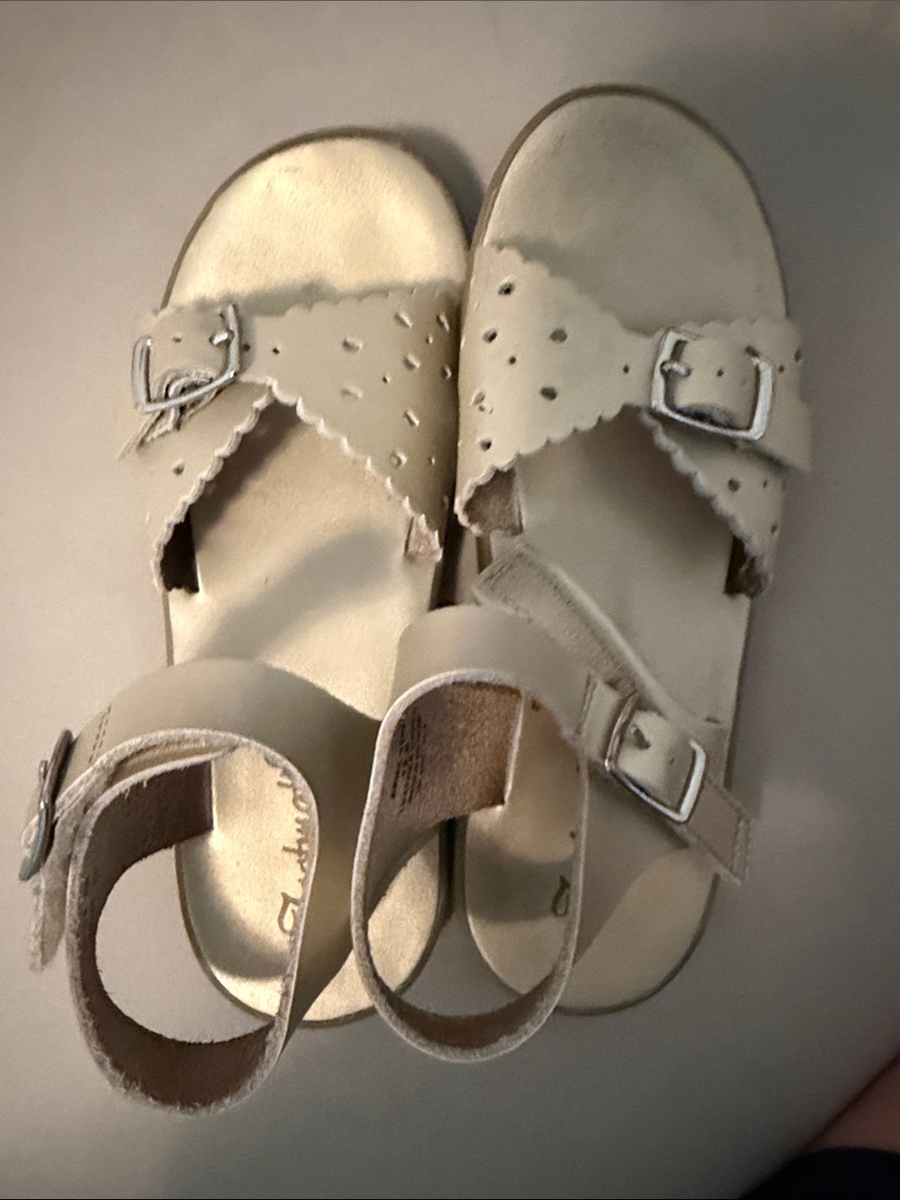 FootMates Girls Beige Scalloped Strap Buckle Sandals